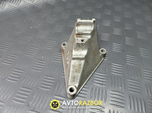 Кронштейн подушки (опори) двигуна, лівої 4D0199307E VAG