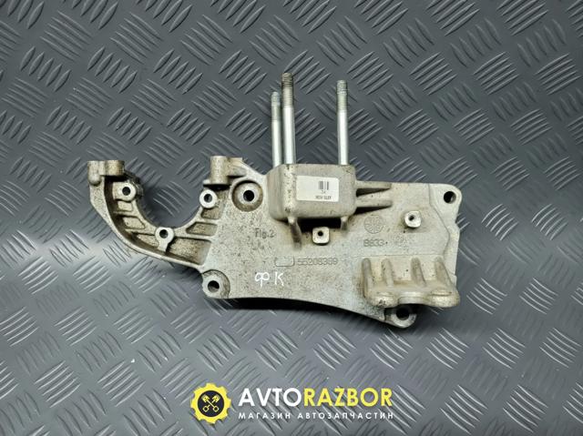 Кронштейн подушки (опори) двигуна, правої 55208369 FIAT