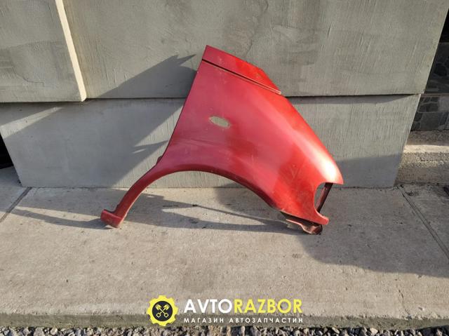Переднє праве крило 631009C030 NISSAN