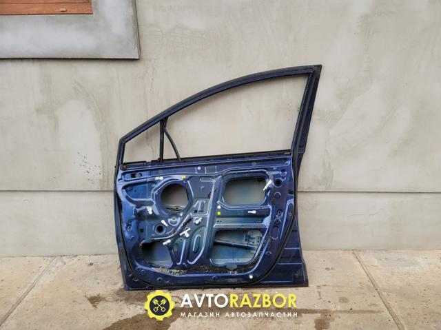 Дверка передня права 670010F010 TOYOTA