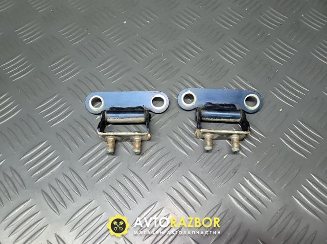 Петля задніх багажних, 3/5 -х дверей 6881002020 TOYOTA