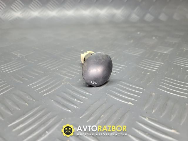 Розетка прикурювача Peugeot 5008 2