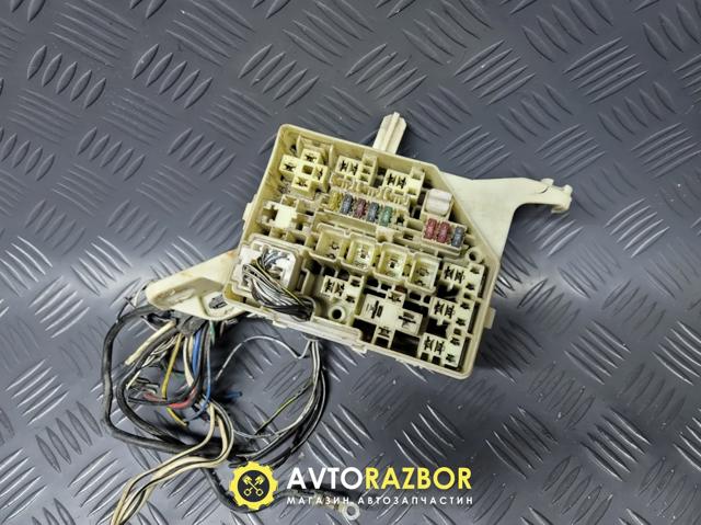 Коробка запобіжників 8274152010 TOYOTA