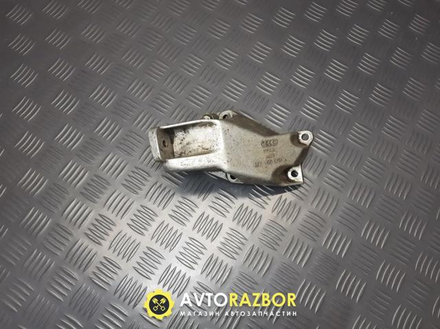Кронштейн подушки (опори) двигуна, лівої 8D0199307L VAG