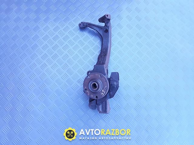 Кулак поворотний передній правий 8D0407258S VAG
