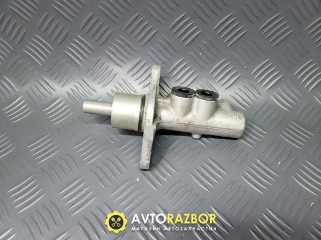Циліндр головний гальма (Гідротормоз) 8D0611021B VAG