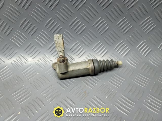 Циліндр зчеплення робочий 8D0721257 VAG