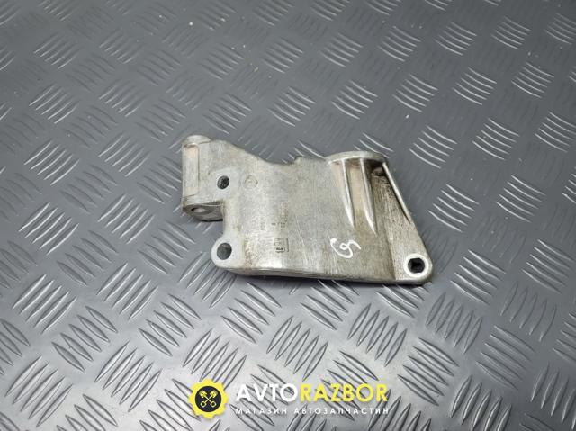 Кріплення генератора 90571112 GM