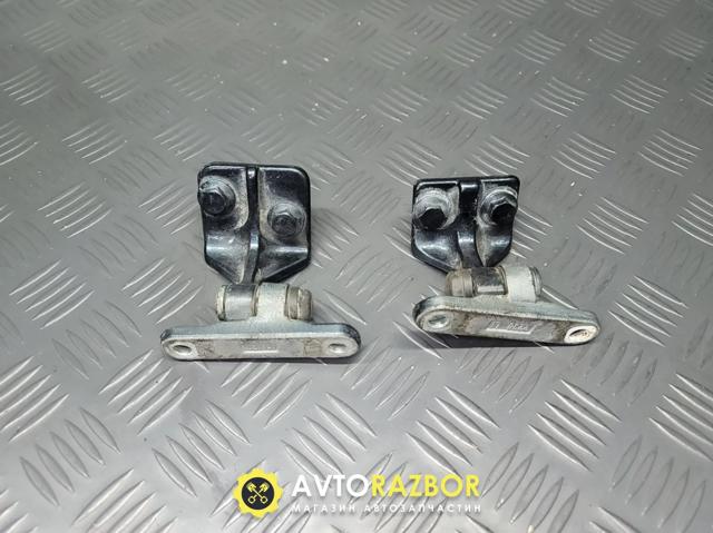 Петля заднтої двері, лівої A2037300137 MERCEDES
