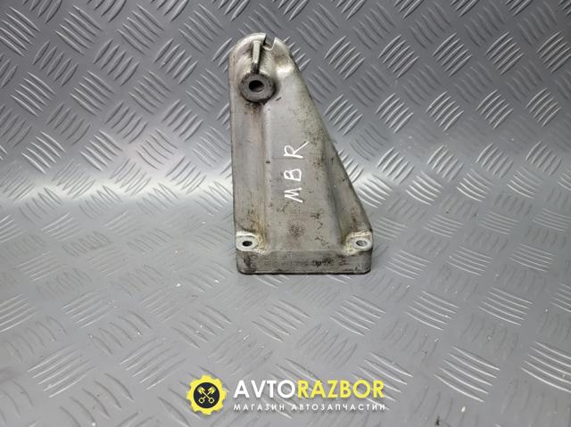 Кронштейн подушки (опори) двигуна, правої A6112230804 MERCEDES