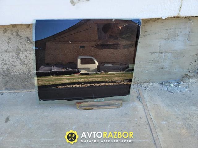 Скло задньої двері лівої B25H73510A MAZDA