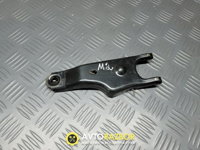 Вилка вимикання зчеплення B31116520 MAZDA