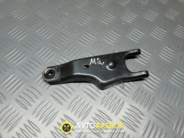 Вилка зчеплення B31116520 MAZDA