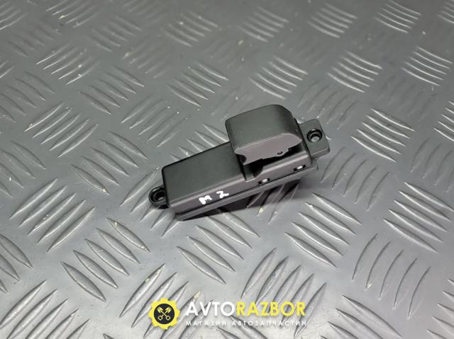 Кнопка підйомника переднього правого скла D65166370 MAZDA