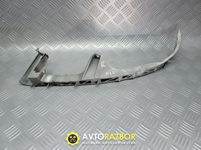Кронштейн бампера переднього, правий GP9A50151A MAZDA