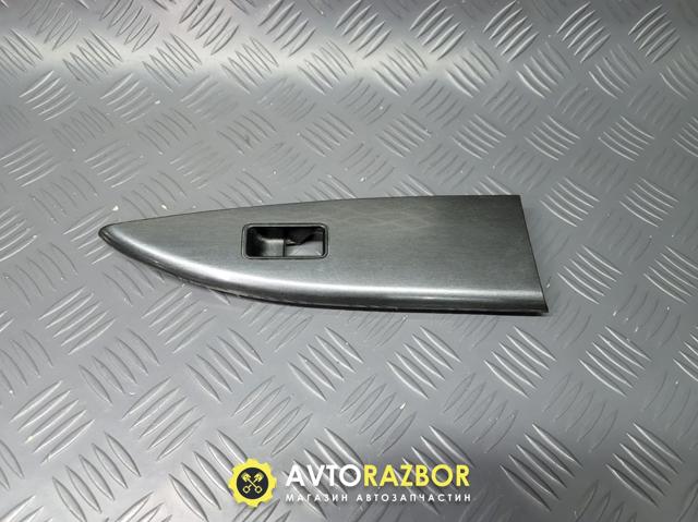 Панель-накладка блока керування склопідйомника, передній правий GP9A684L1B MAZDA