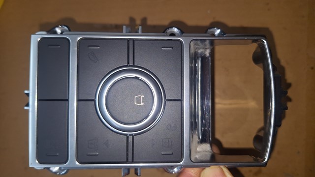 Блок кнопок центральної консолі LR116400 LAND ROVER