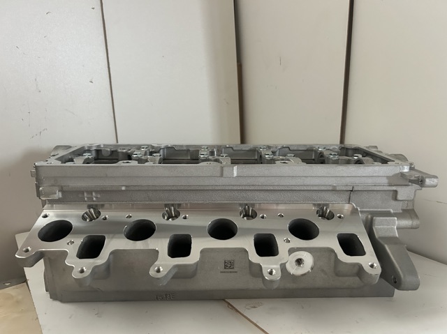 Головка блока циліндрів (ГБЦ) 03L103351J MARKET (OEM)