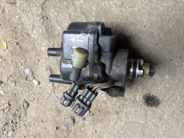 Трамблер Toyota Avensis 1