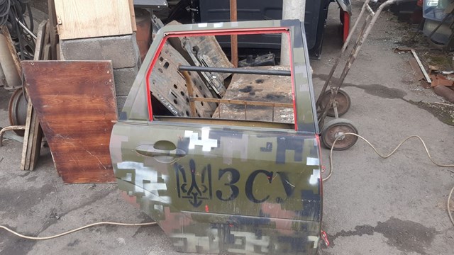 Тримач зовнішньої ручки дверей, задніх правих 1132821 FORD