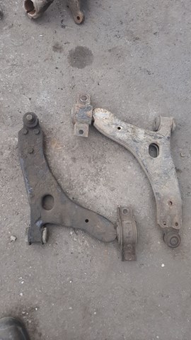 Правий важіль передній нижній підвіски 1207973 FORD