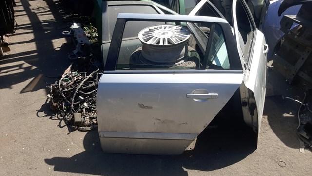 Двері пасажирськи задні ліві 124074 GM