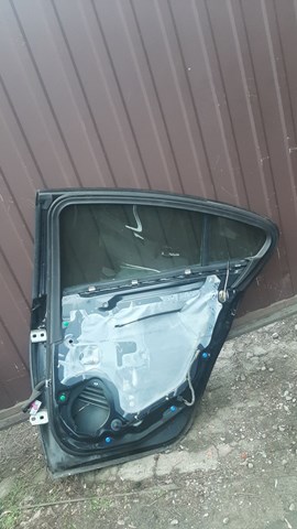 Двері задні в зборі 22796348 GM