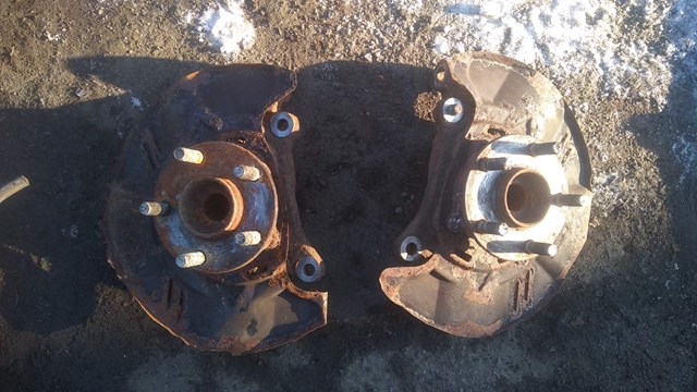 Кулак поворотний передній лівий 28313AG030 SUBARU