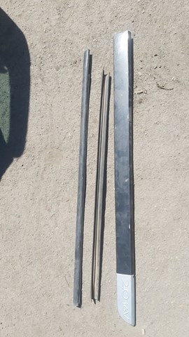 Молдинг передніх правих дверей 7701475248 RENAULT