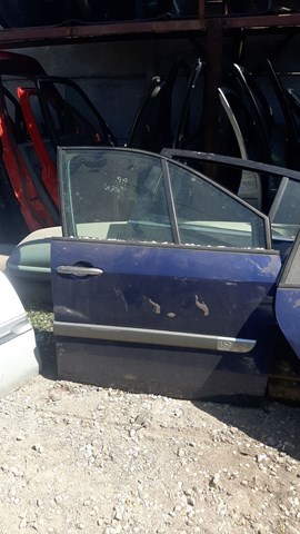 Скло-кватирка двері, передній, правій 8200120907 RENAULT