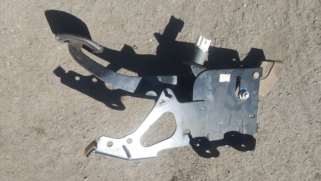 Педаль гальма 8200705404 RENAULT