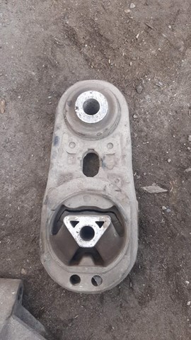 Подушка (опора) двигуна, нижня 8200777542 RENAULT