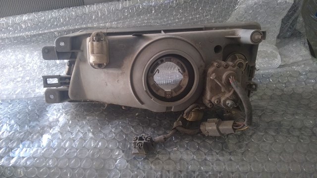 Фара передня права 84004AA081 SUBARU