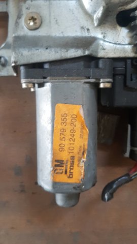 Двигун склопідіймача двері передньої, лівої 90579355 GM