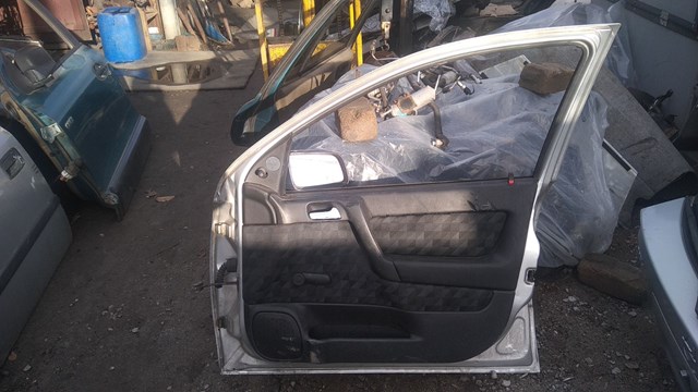 Дверка передня права 9153272 GM