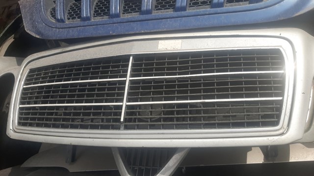 Решітка радіатора A2108800083 MERCEDES
