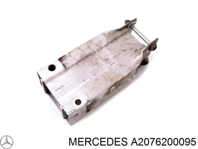 Кронштейн підсилювача переднього бампера A2076200095 MERCEDES
