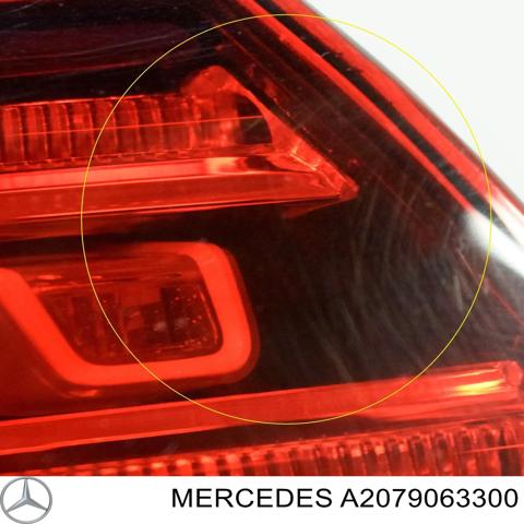 Задній лівий зовнішній ліхтар A2079063300 MERCEDES