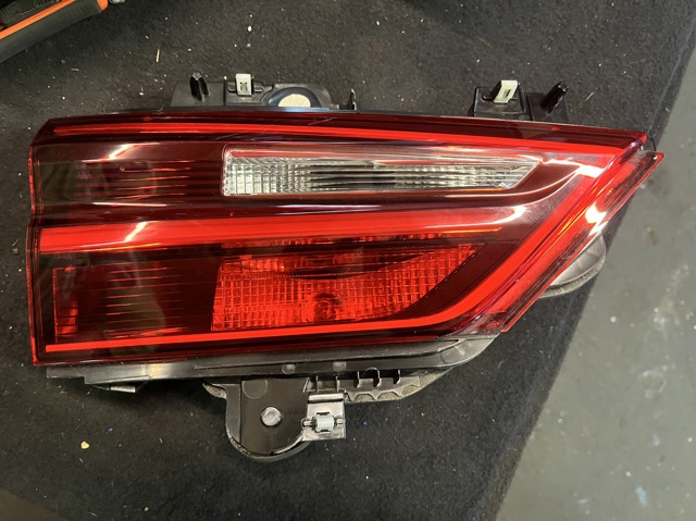 Задня ліва внутрішня фара 63217465509 BMW