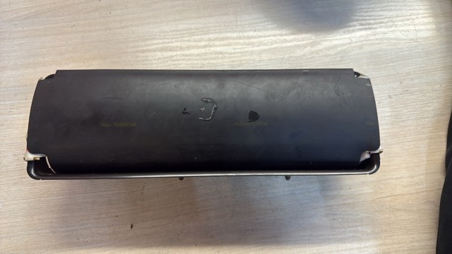 Подушка безпеки (AIRBAG) пасажирська, захисту колін 68289570AC CHRYSLER