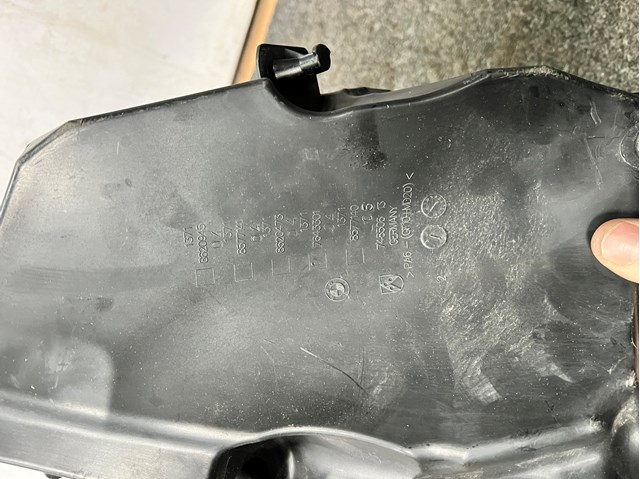 Коробка фільтра 13718577140 BMW