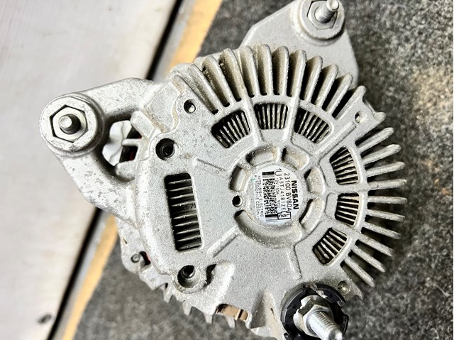Авто генератор 23100BV80A NISSAN