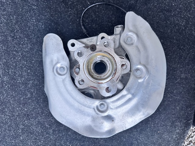 Цапфа поворотного кулака 33306871027 BMW