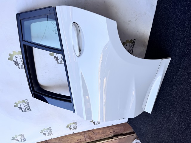 Двері пасажирськи задні ліві 41517478343 BMW