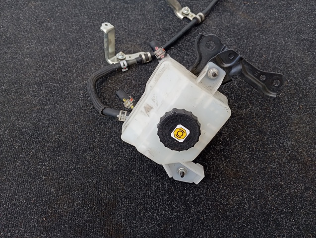Бачок головного гальмівного циліндру 4722042140 TOYOTA