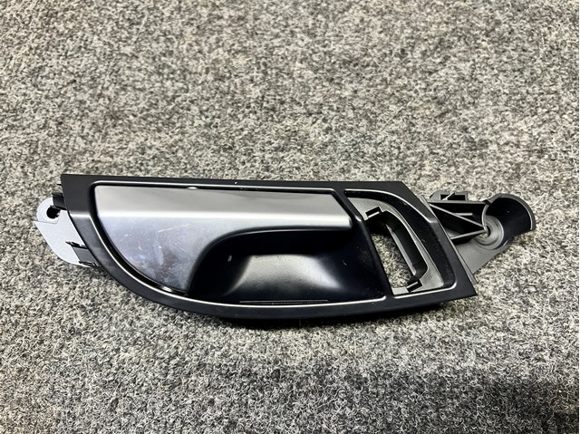 Ручка передніх дверей внутрішня, права 4L0837020 VAG