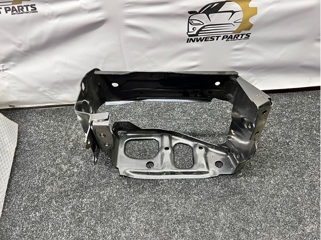 Рамка радіатора права 51117357184 BMW