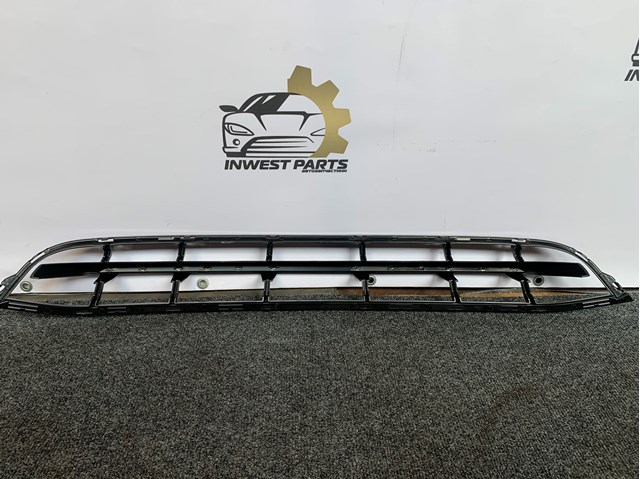Решітка переднього бампера, центральна 51117399898 BMW