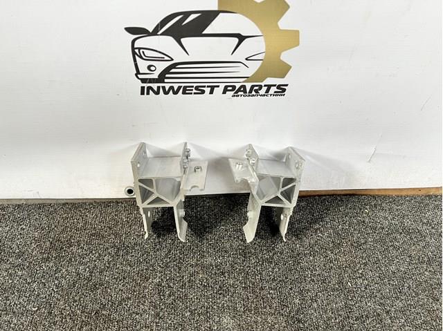 Кронштейн підсилювача переднього бампера 51117421636 BMW