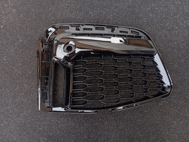 Решітка переднього бампера, права 51118074002 BMW